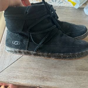 Ugg moccasin boot
